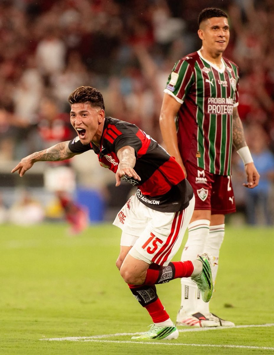flamengooool81's tweet photo. Fotao! O JOGO TODO EM UMA FOTO!
#vamosFlamengo https://t.co/ikfl9Tm6ko