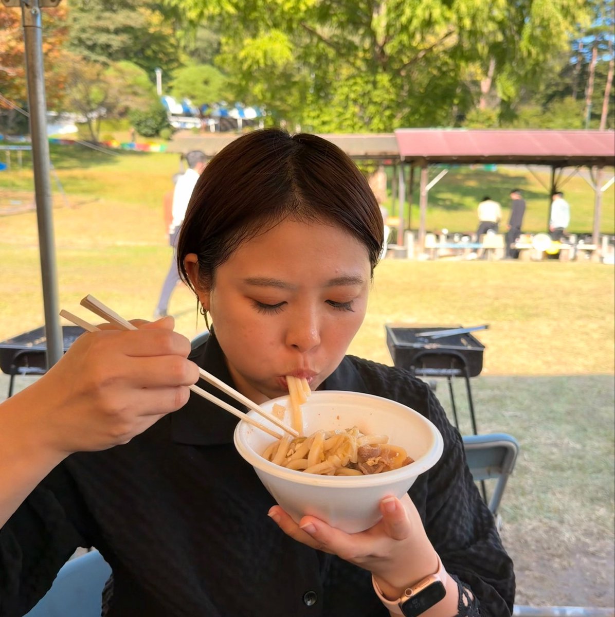 ma_____1122's tweet photo. #佐々木まことのいただきます 
(村岡衆議院議員に盛ってもらってる私) https://t.co/tbj9tgXhvg