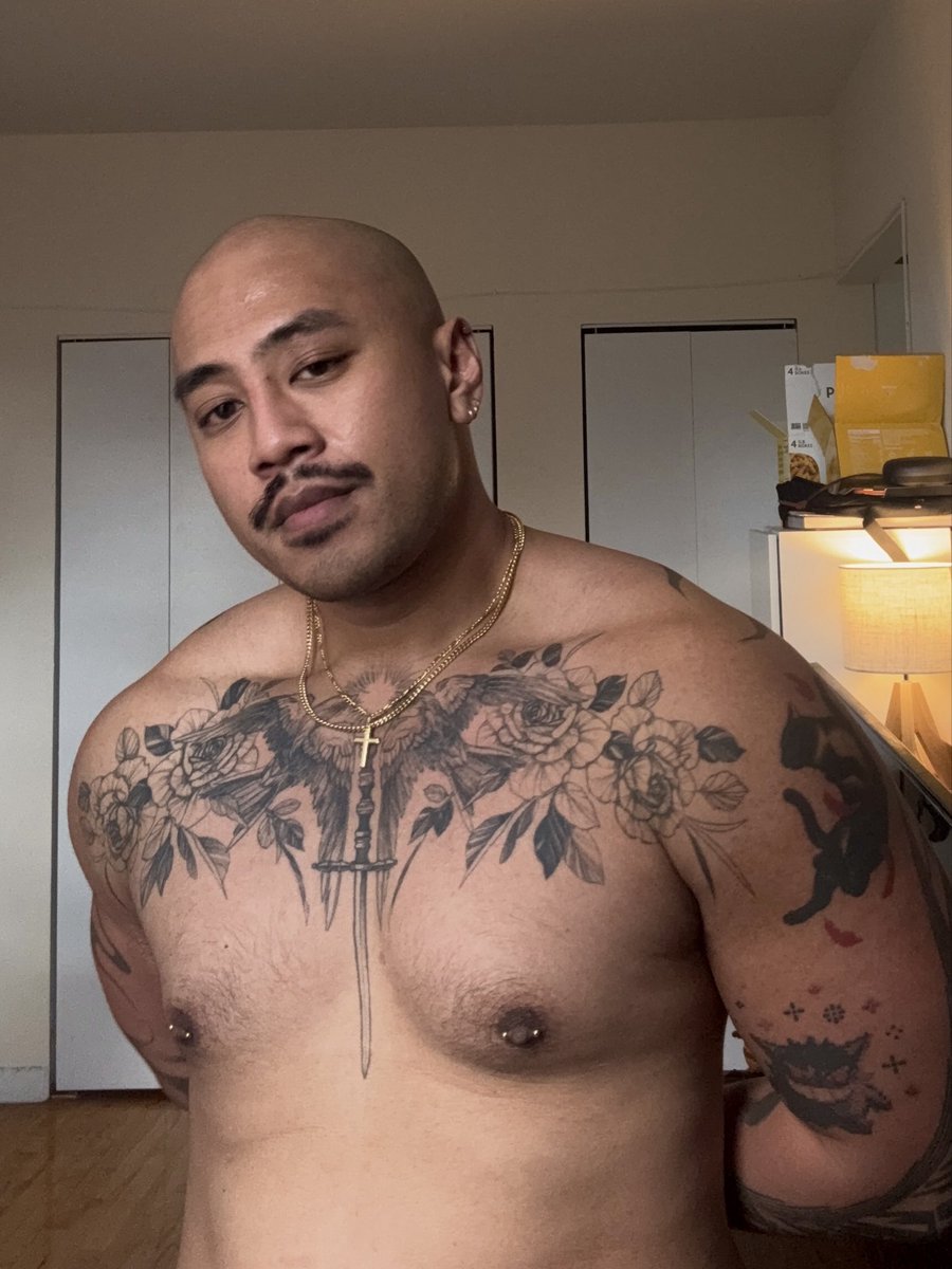 cursedsnack's tweet photo. okay shirtless pic time https://t.co/pX21m0sDfy