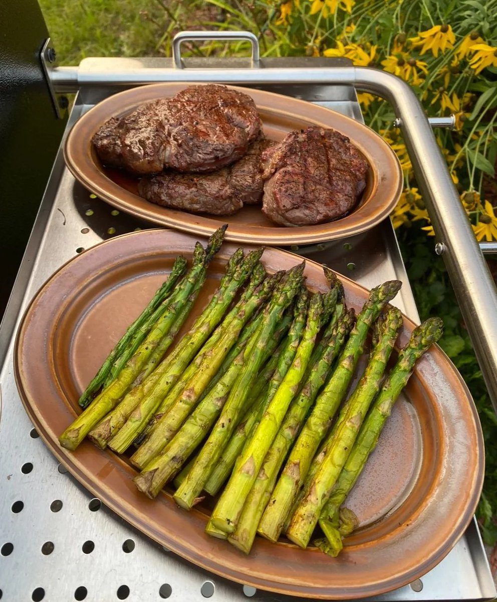 ApolloTemu's tweet photo. I was walking past the grill and had to stop. Yeah I'm ready to eat 😭 https://t.co/10CjbMJvUJ