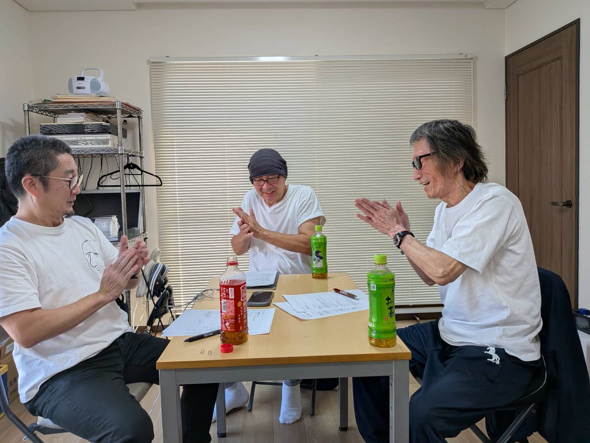 kosugi_danwa's tweet photo. 第160・161回の収録でした！

リハーサル直後の収録で、メンバーと音を合わせた感覚をたっぷり。更にスペシャルゲスト登場！テンション高く、高規格脇道を猛スピードで疾走します 笑 　まずは10/16更新の160回をお待ち下さい！

これまでの配信分はコチラ！
https://t.co/qQzC8arwaM

#小杉十郎太 https://t.co/PktADbaVc6