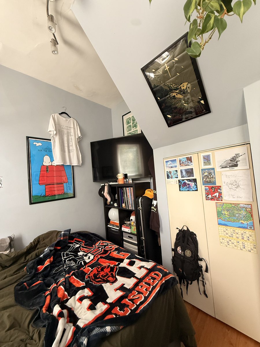 collieboyswag's tweet photo. is this roomslop or a roomgem https://t.co/g4fX3bg8e9