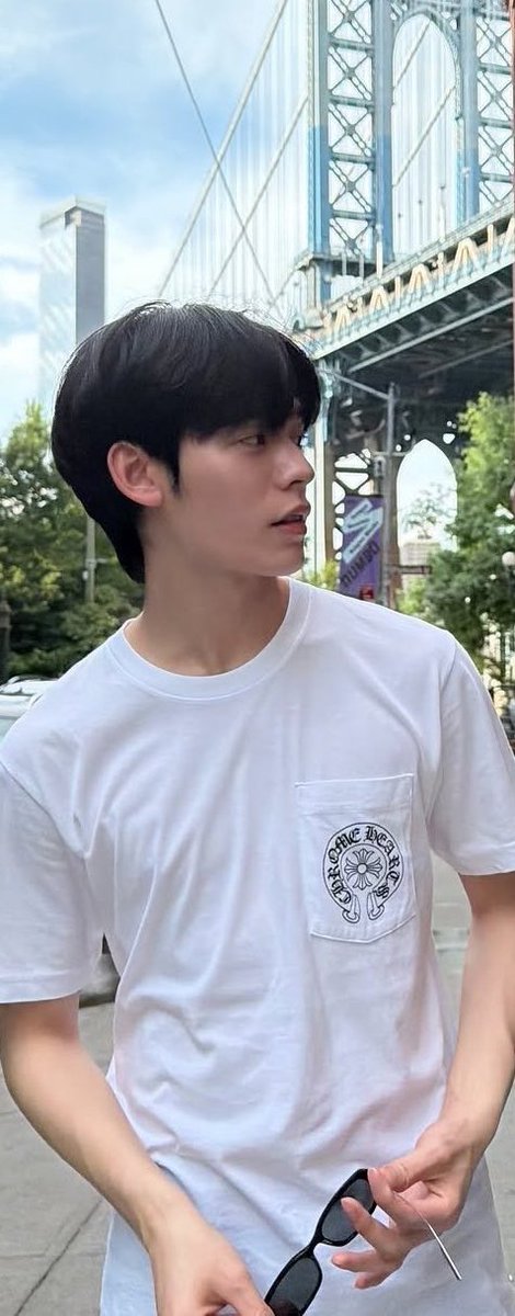 PPtnp_08's tweet photo. น่าจะเสื้อคู่ เพราะถ้าเสื้อตัวเดียวกันตี๋น่าจะใส่ไม่ได้ 555555 https://t.co/jLo0udmit5
