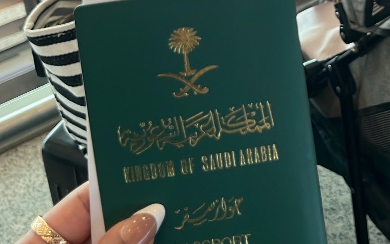 __ksv9's tweet photo. ماعاد يشبع الغزل الاكتروني انا جايه عندكم 🇰🇼 https://t.co/ctkbuSfBlK