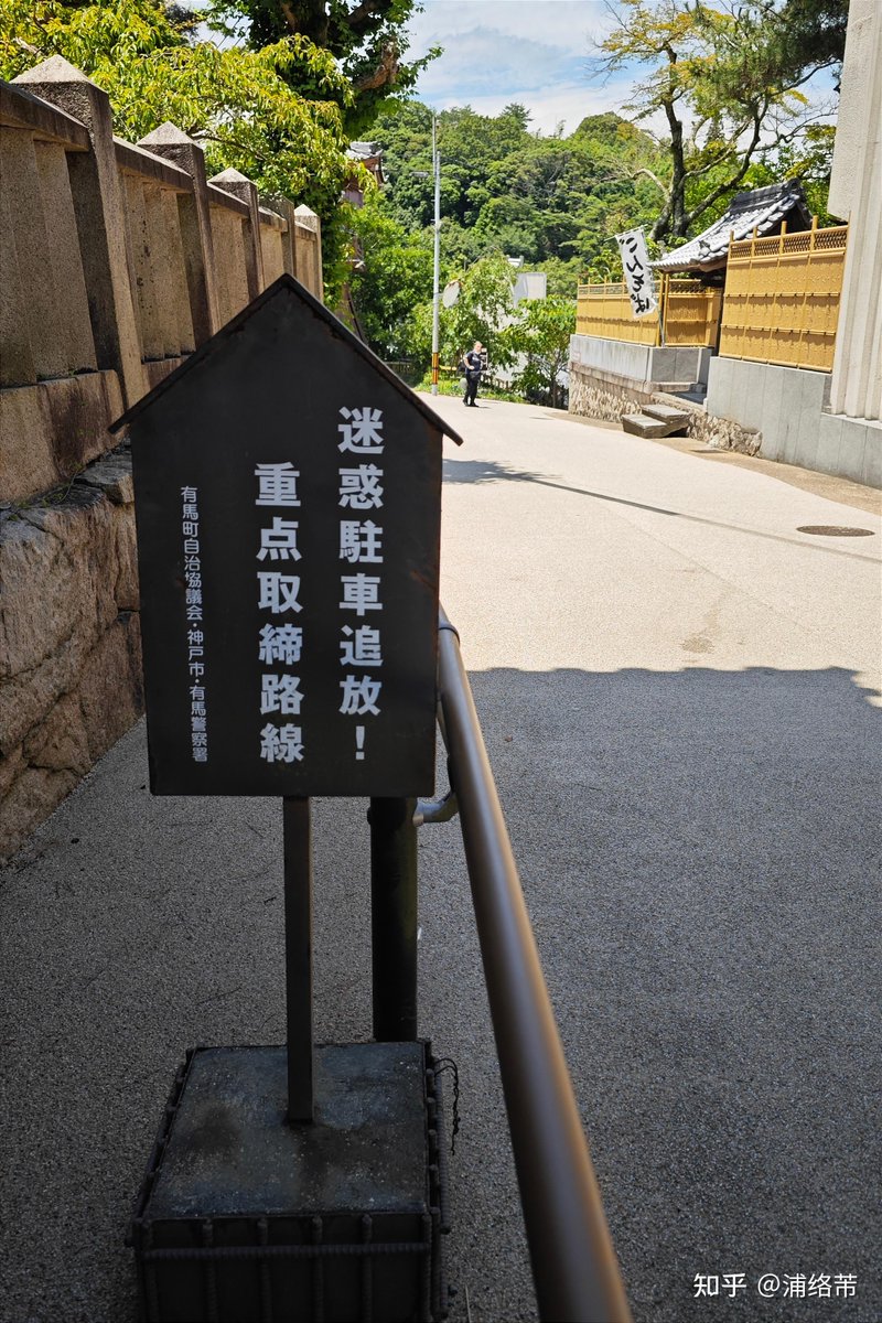 hwangjaeho14's tweet photo. [渋滞中にバス停で待ってたら、看板に「堵卜思」って書いてあるの見つけた。漢字とローマ字が混ざってて、ちょっと面白かった！]， https://t.co/wcixqdGHwG