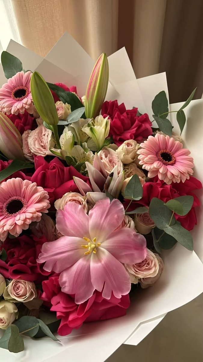 silenttearthh's tweet photo. pretty bouquets https://t.co/PbkJQ282Im