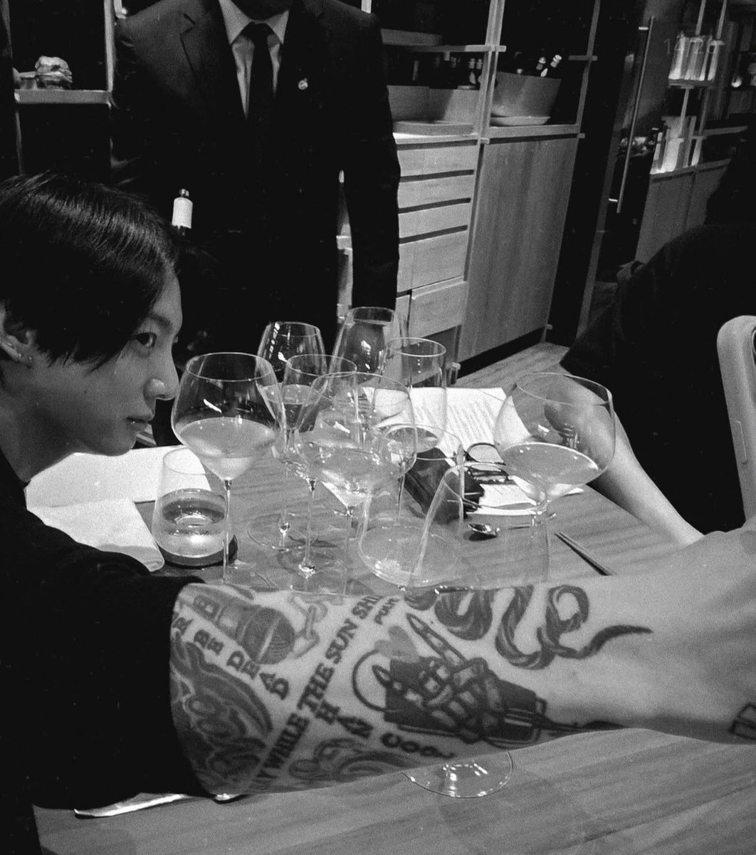 tksovers's tweet photo. Aegi #3 in hobi's new IG post 🤍 https://t.co/MujfXfjiD7