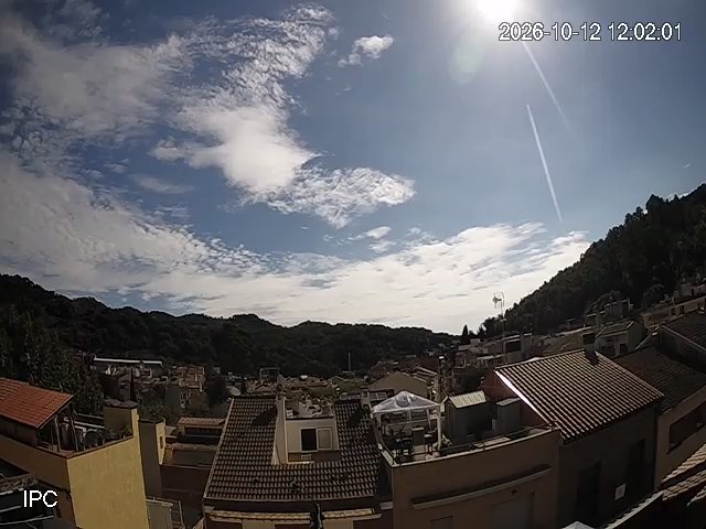 MeteoAdM's tweet photo. #Bonvespre des de la part alta d'#ArenysdeMunt Doncs hem tingut un #dilluns #12oct2026 festivitat de la Hispanitat molt agradable amb un cel una mica ⛅🌤️ de ☁️ alts i mitgencs 👇 https://t.co/qs6nC6BzMT