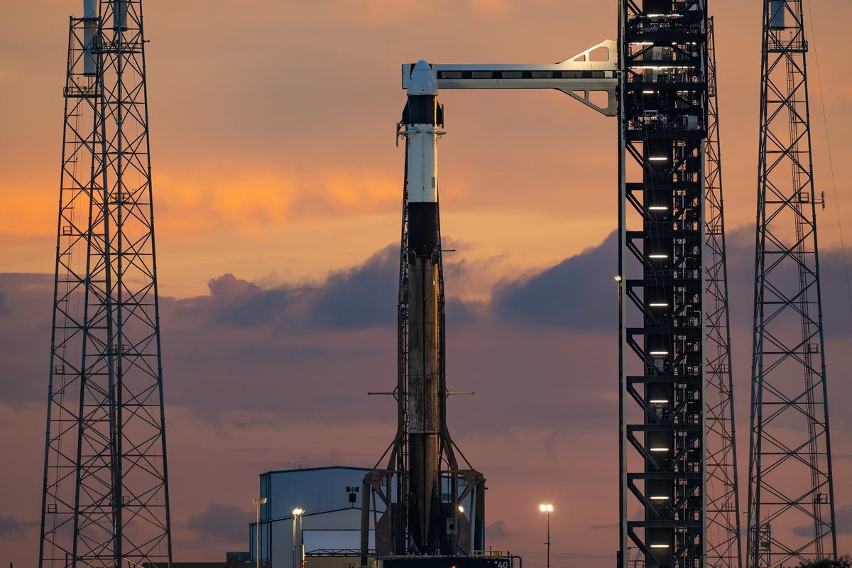 SpaceX's tweet photo. Falcon 9 is vertical at pad 40 in Florida ahead of tomorrow’s launch of Dragon’s 35th Commercial Resupply Services mission to the @Space_Station. Liftoff is targeted for 6:33 a.m. ET → https://t.co/tnMukzSxui https://t.co/Sm87HISSQR