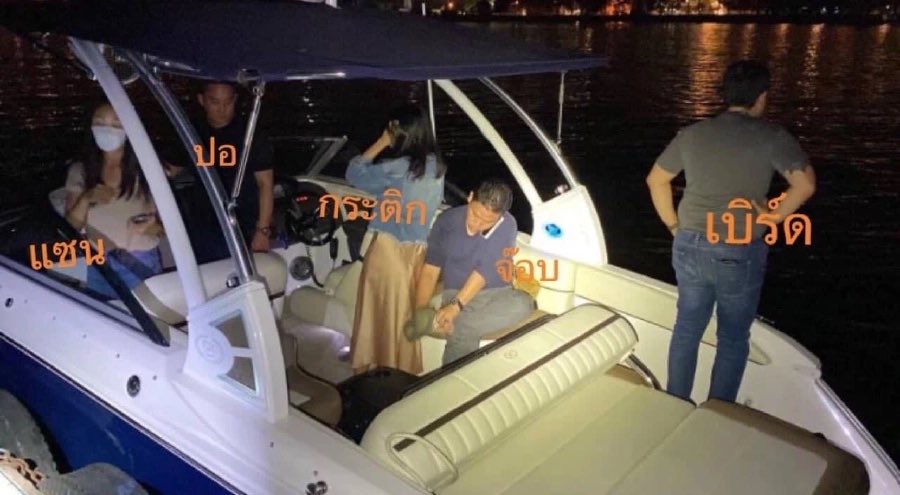 INinaand's tweet photo. คาใจเรื่องเรือ ตั้งแต่คืนเกิดเหตุก็ไม่อายัติวัตถุพยาน เรือก็จอดตากแดดตากฝน ย้ายที่เก็บเรือสามรอบ ขอความชัดเจนมั่งได้มั๊ยล่ะ 🙄🙄 
#saveพายุ 
#แตงโมต้องได้รับความยุติธรรม #รื้อคดีแตงโม https://t.co/tNszm4IwVI