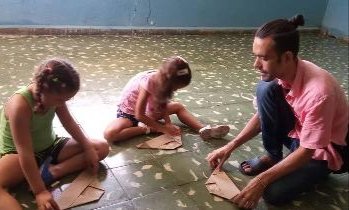 JatDpto's tweet photo. Los talleres de los Instructores de Arte en #Cuba constituyen un dispositivo pedagógico de educación estética: articulan recepción y producción artística para desarrollar sensibilidad, juicio crítico e identidad cultural en las nuevas generaciones.
#SanctiSpíritusEnMarcha https://t.co/9qv3wPKW6z