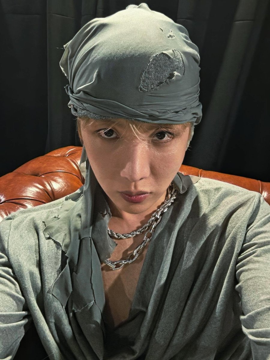 vhopebot's tweet photo. pirates if they slayed https://t.co/bGINE8YZAr