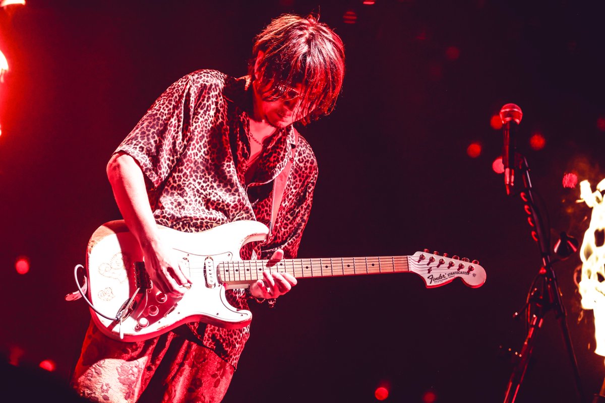 barks_news's tweet photo. 【ライヴレポート】L’Arc-en-Ciel、結成35周年全国アリーナツアー＜35th L’Anniversary TOUR＞開幕「皆さんによって生かされている」

https://t.co/gd2vp8EoXO
#LArcenCiel #ラルク #L35 #35thLAnniversary https://t.co/CgysEyPn50