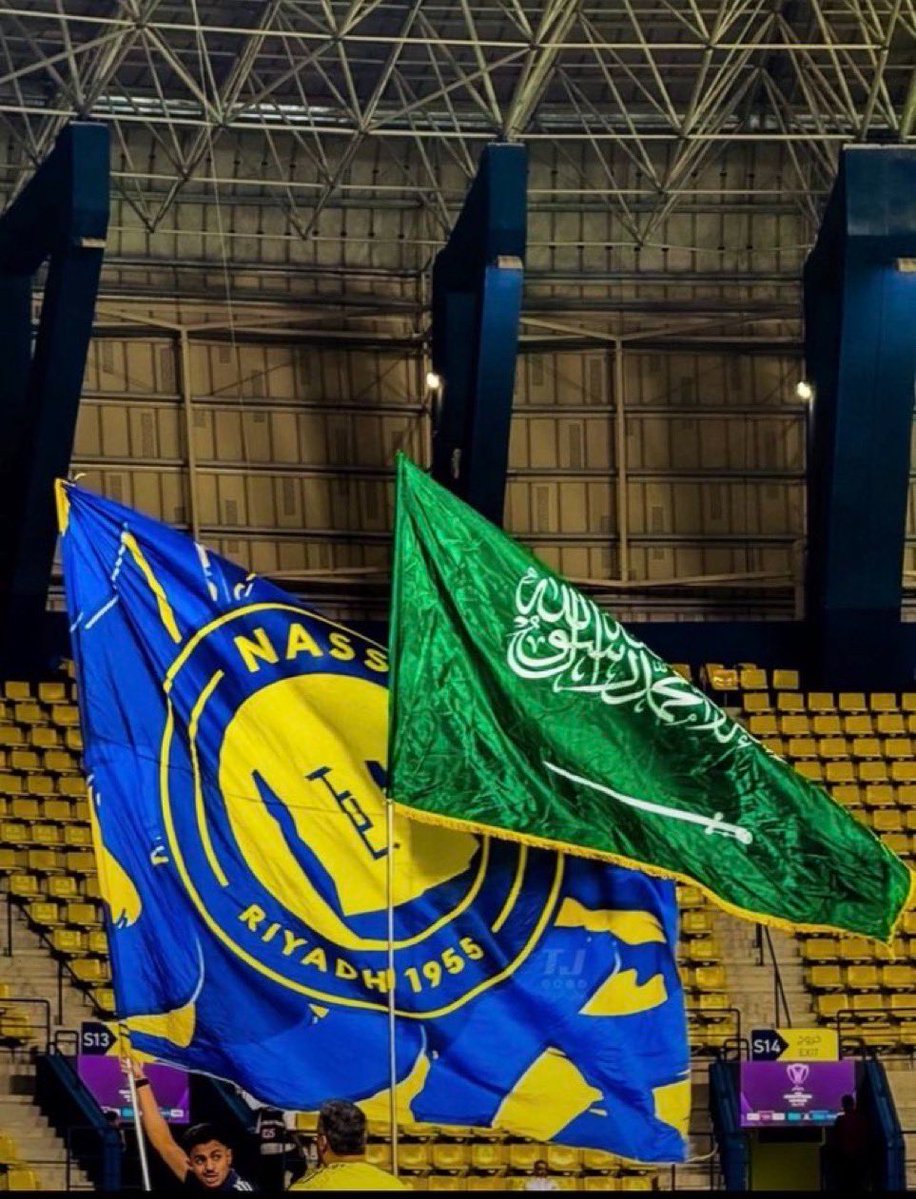 SF_SKD's tweet photo. حتى في أصعب اللحظات، يبقى صوت الوطن
أعلى من كل شيء 🇸🇦❤️

تأخرت مباراة النصر، فكان ردّ الجماهير مدوّيًا
بهتافٍ واحد هزّ المدرجات: عاش سلمان 🇸🇦

مشهد يجسّد ولاء شعبٍ لقيادته، وحبّ وطنٍ 
لا تزيده التحديات إلا تماسكًا وقوة.

#ارواحنا_دونك_ياوطن https://t.co/uZbWYZxtcS