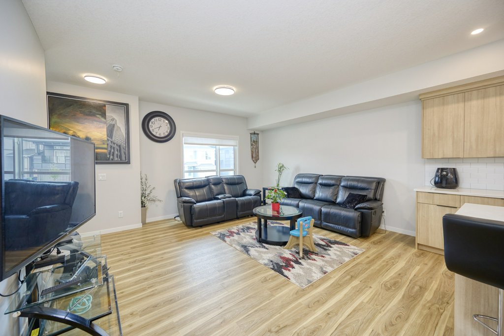Shawncbeck's tweet photo. PRICE REDUCTION ALERT!
50 CRANBROOK GARDENS SE
$512,000
3 BEDROOMS
1,801 Square Feet
Double Attached Garage
MLS: A2348776
#Cranston #Townhouse #View #Calgary #Shawnbeck #Purchase #Realestate
WELCOME TO A WONDERFUL TOWNHOUSE WITH A VIEW ON A MAGNIFICENT POND. BACKING ON TO OPEN SPACES, NO OTHER UNIT ENTRANCE. BUILT BY CEDERGLEN. OVERSIZE DOUBLE ATTACHED GARAGE. VISITOR PARKING STALLS AVAILABLE. THE FIRST LEVEL FEATURES A FLEX AREA/RECREATIONAL ROOM. THE MAIN LEVEL FEATURES OVERSIZE WINDOWS OFFERING PLENTY OF NATURAL LIGHT. LUXURY PLANK VINYL FLOORING. THE KITCHEN FEATURES STAINLESS STEEL APPLIANCES, LOVELY CABINETRY, A LARGE PANTRY, TIMELESS SUBWAY TILE BACKSLASH, AND QUARTZ COUNTER TOPS AND ISLAND. LARGE DINING ROOM. PRIVATE DEN. LOVELY POWDER ROOM ON MAIN LEVEL. EXPANSIVE GLASS RAILED BALCONY WITH MAGNIFICENT POND VIEWS. THE PRIMARY BEDROOM FEATURES MOUNTAIN VIEWS, A HUGE WALK-IN CLOSET, AND WEST EXPOSURE. THE ENSUITE FEATURES 2 SINKS, QUARTZ COUNTER TOPS, AND AN OVERSIZE SHOWER. 2 ADDITIONAL LARGE BEDROOMS, AND A FULL BATHROOM. THE LAUNDRY IS LOCATED ON THE UPPER LEVEL. ADDITIONAL UPGRADES INCLUDE HOT WATER ON DEMAND, HEAT RECOVERY VENTILATOR, A/C ROUGH-IN, FIBRE OPTIC HIGH-SPEED INTERNET READY. ELECTRIC PANEL IN GARAGE FOR A FUTURE ELECTRIC VEHICLE CHARGER. FULLY LANDSCAPED COMPLEX IS PET FRIENDLY, UPON BOARD APPROVAL. EXTENDED PATHWAYS, LEAD TO THE COURTYARD AND A WONDERFUL POND. CLOSE TO RIVER PATHWAYS THAT WIND AROUND FISH CREEK PARK. CLOSE TO SHOPPING, SCHOOLS, PARKS, AND AMENITIES. EASY ACCESS TO DEERFOOT AND STONEY TRAILS.
VIRTUAL TOUR: https://t.co/3TNQZwWPLZ
"COMMENT BELLOW"
https://t.co/kgPXFlzR8b
SHAWN BECK
Calgary| Realtor
Sellers | Buyers | Investors
Call | Text 403-923-8828
https://t.co/KwPCJo8nkB
Royal LePage Blue Sky