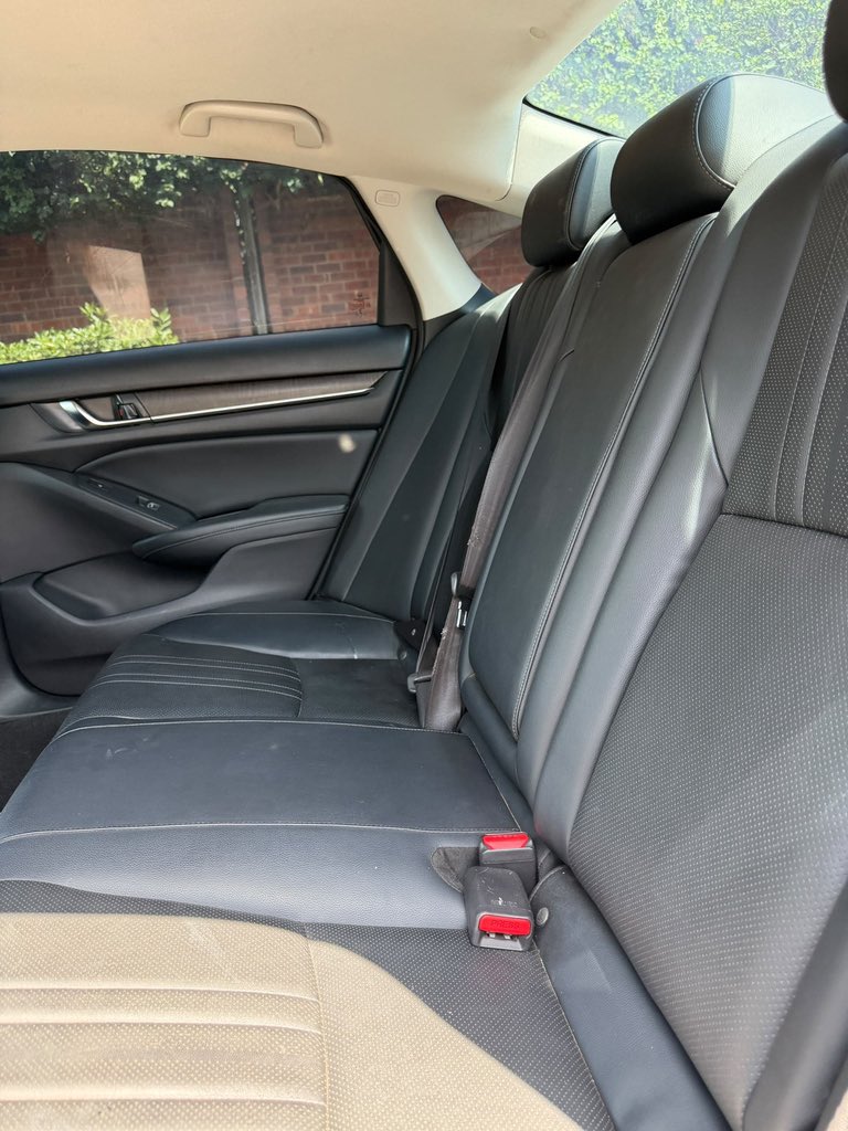 d2deals_'s tweet photo. 2018 HONDA ACCORD TOURING 2.0T 🔥
💰 279,000 GHC

Heads-Up Display • Keyless Entry/Exit • Wireless Charging Pad • Push Start • Remote Start • Sunroof • Ventilated Seats • Touch Infotainment • Rear View Camera • Honda Sensing Technology

📞 Call/WhatsApp: 0503034065
D2Deals — Driven By Excellence.
