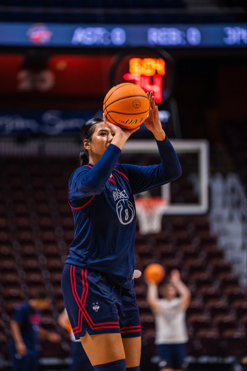 UConnWBB's tweet photo. first shoot around of the season✅ https://t.co/Q3nzwddl5c