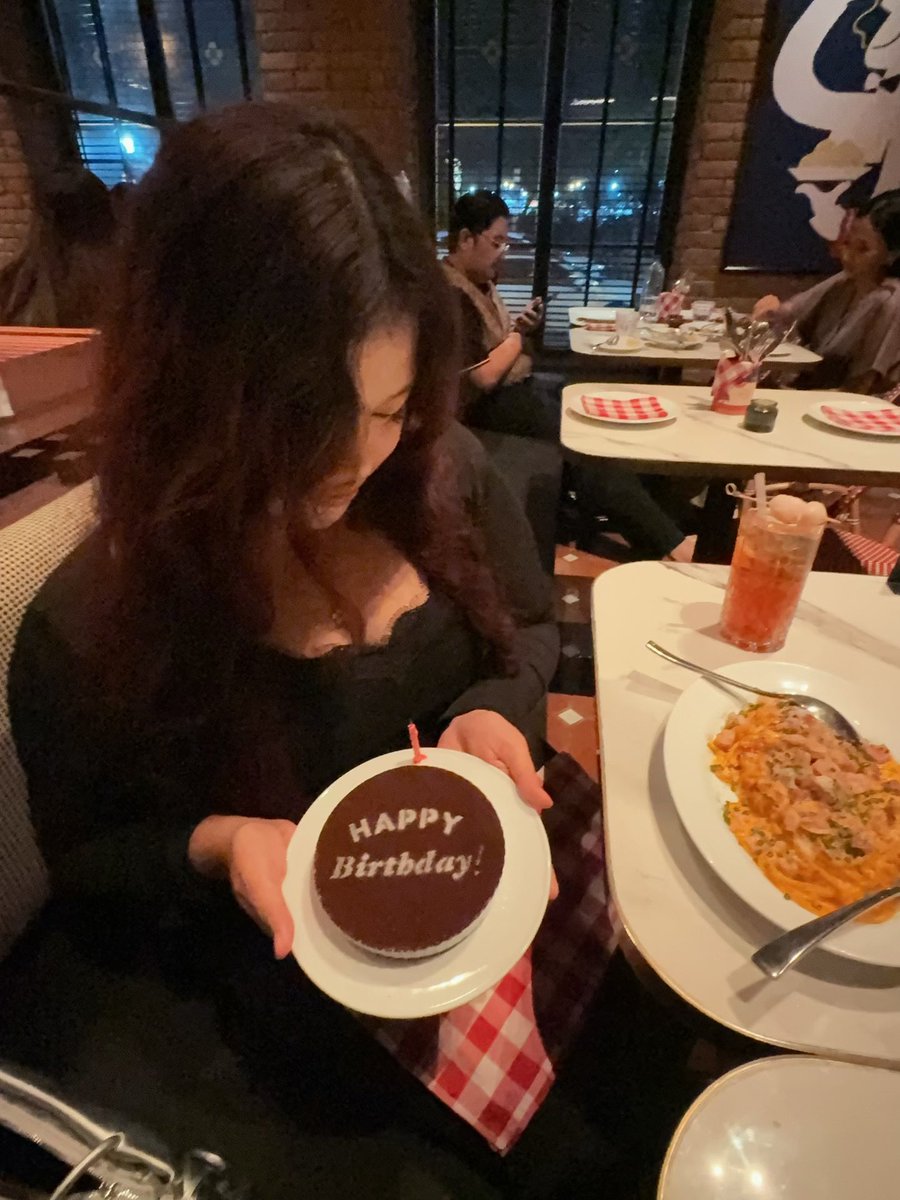 mookentut's tweet photo. happy birthday, sayang https://t.co/AzngMUdJWt
