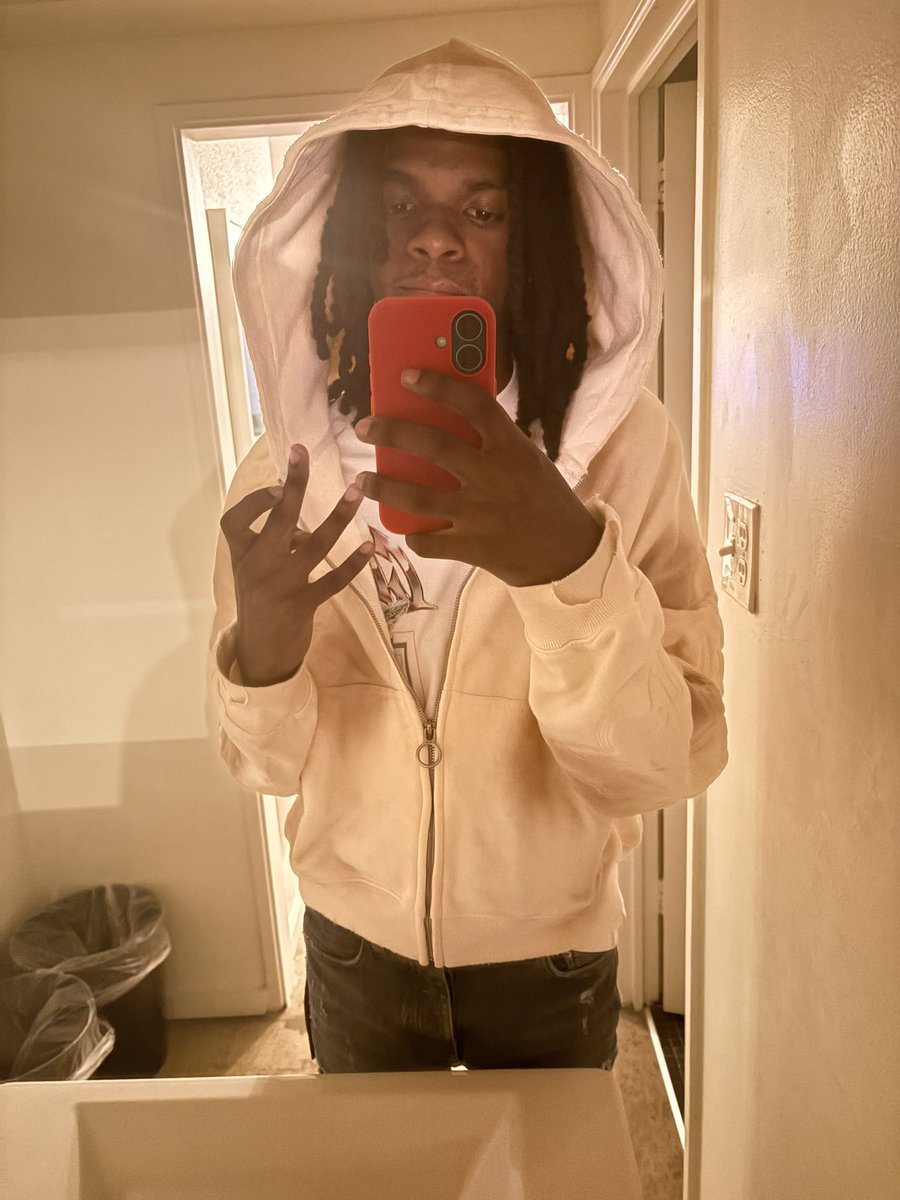 lildt32's tweet photo. #dreadhead https://t.co/146daNX3C5