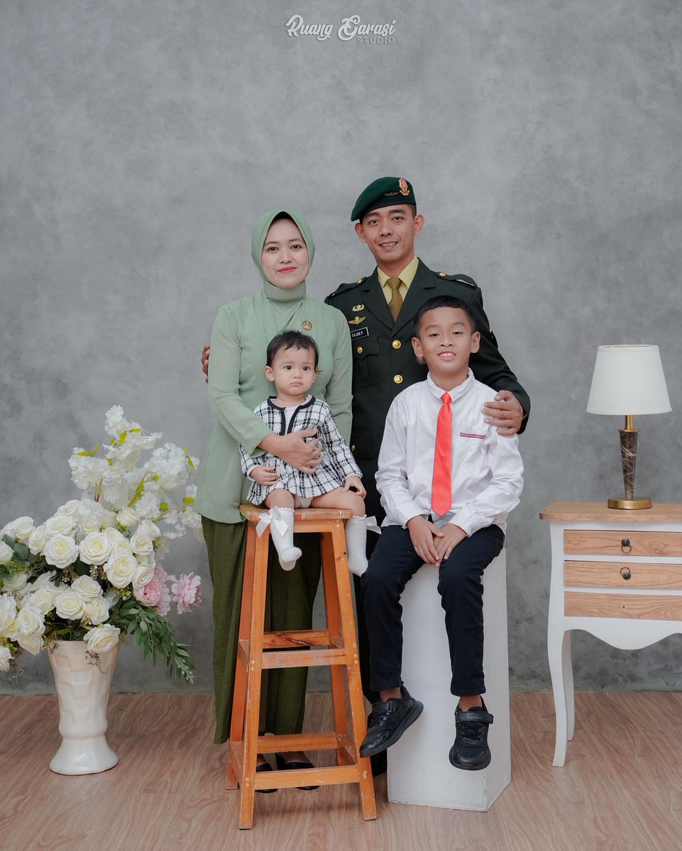 BreckSFOsborOx6's tweet photo. Family photoshoot by Garasi Studios. Photography and videography. Open daily 09. 00-18. 00 in Cibinong, Bogor. Book online up to one day before your session. https://t.co/of3QxhHY4l