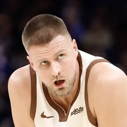 LegionHoops's tweet photo. REPORT: The Warriors don’t know where Kristaps Porzingis is, what he’s dealing with “health-wise”, or when he might return to the court, per @DannyEmerman.

(h/t @TheNBABase) https://t.co/w7LJdpfhr5