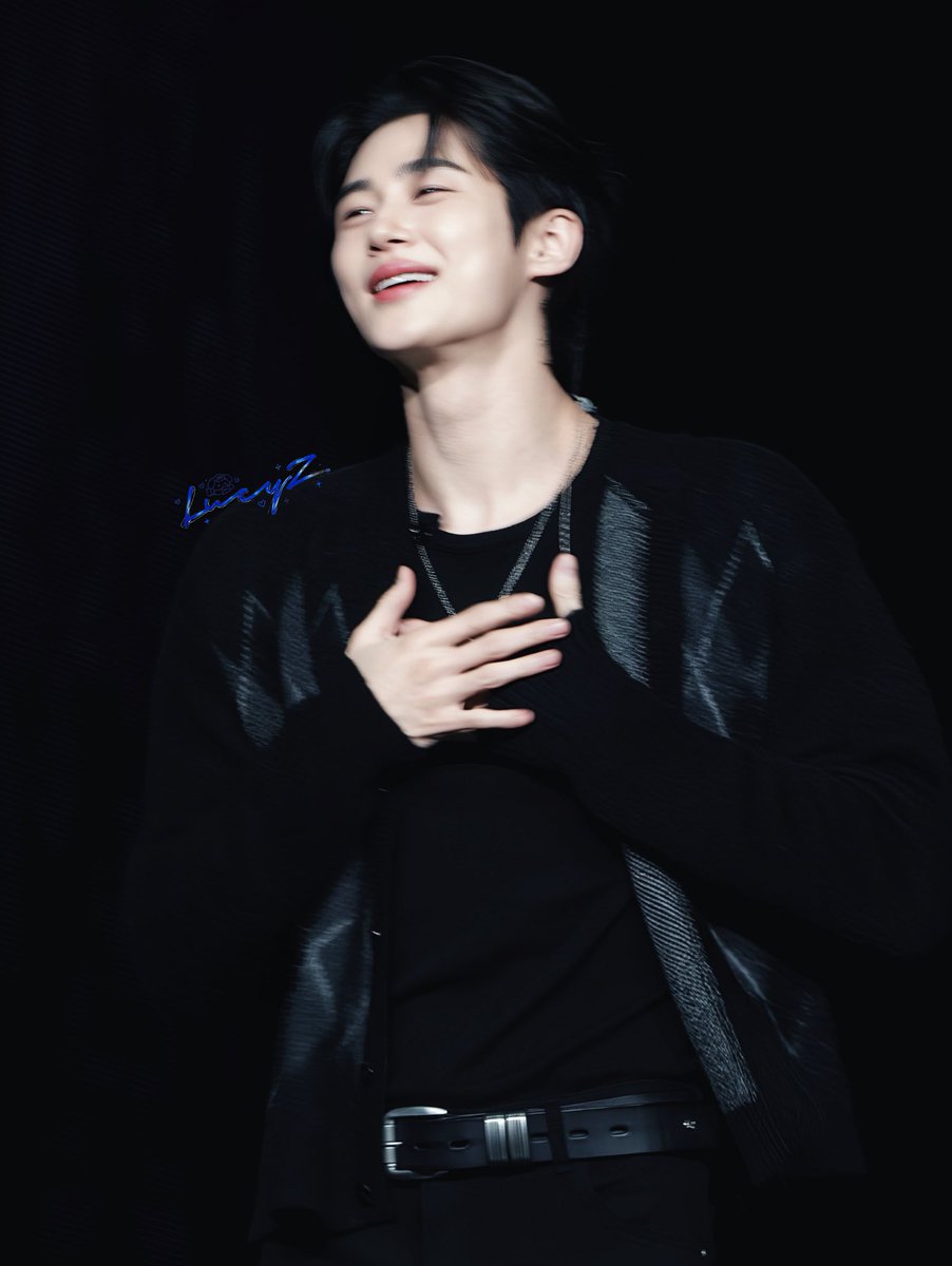 lucyZhangzf's tweet photo. Well, Lucy is here for Byeon Woo Seok💙Thx～First post on X🧏🏻‍♀️ 루시 왔어요🙋🏻‍♀️이 사진들 좋아해 주셔서 감사해요🫶🏻변우석이 멋있기 때문이에요📮💙#BWS #byeonwooseok #边佑锡 #邊佑錫 #BWSmanila #변우사 https://t.co/meJdYH2vYG