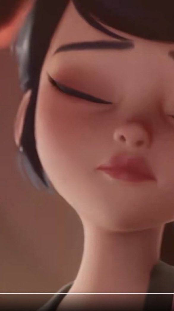 myadrinette's tweet photo. é gente to apavorada com a teoria da marinette passando a caixa dos miraculous pra alya nessa cena e agora com o corte dela desmaiando logo depois só reforçou isso… (porque o mestre fu desmaiou do mesmo jeito quando renunciou) 🫠🫠 #MLBS7Spoilers https://t.co/jBfgyIfR5S