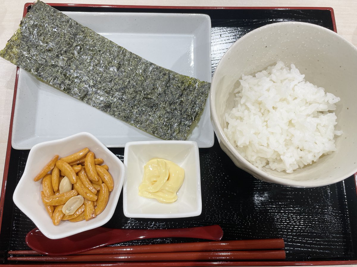 reco_monday's tweet photo. 🍙深夜のおにぎり部🍙

生放送中におにぎりを握って食べます！

今週は「砕いた柿の種マヨ」のおにぎりです！

#文化放送 #レコメン
#乃木坂46 #矢田萌華 https://t.co/CZp1mnnrnG