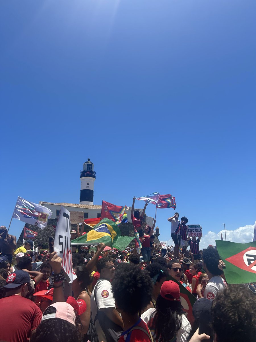 arianagrandebr's tweet photo. 🚨 ARIANATORS BAIANOS COM LULA!

NA BAHIA FASCISTA NÃO SE CRIA
DIA 25 É 13! 🔴⭐️ https://t.co/QfLtZjmlv8