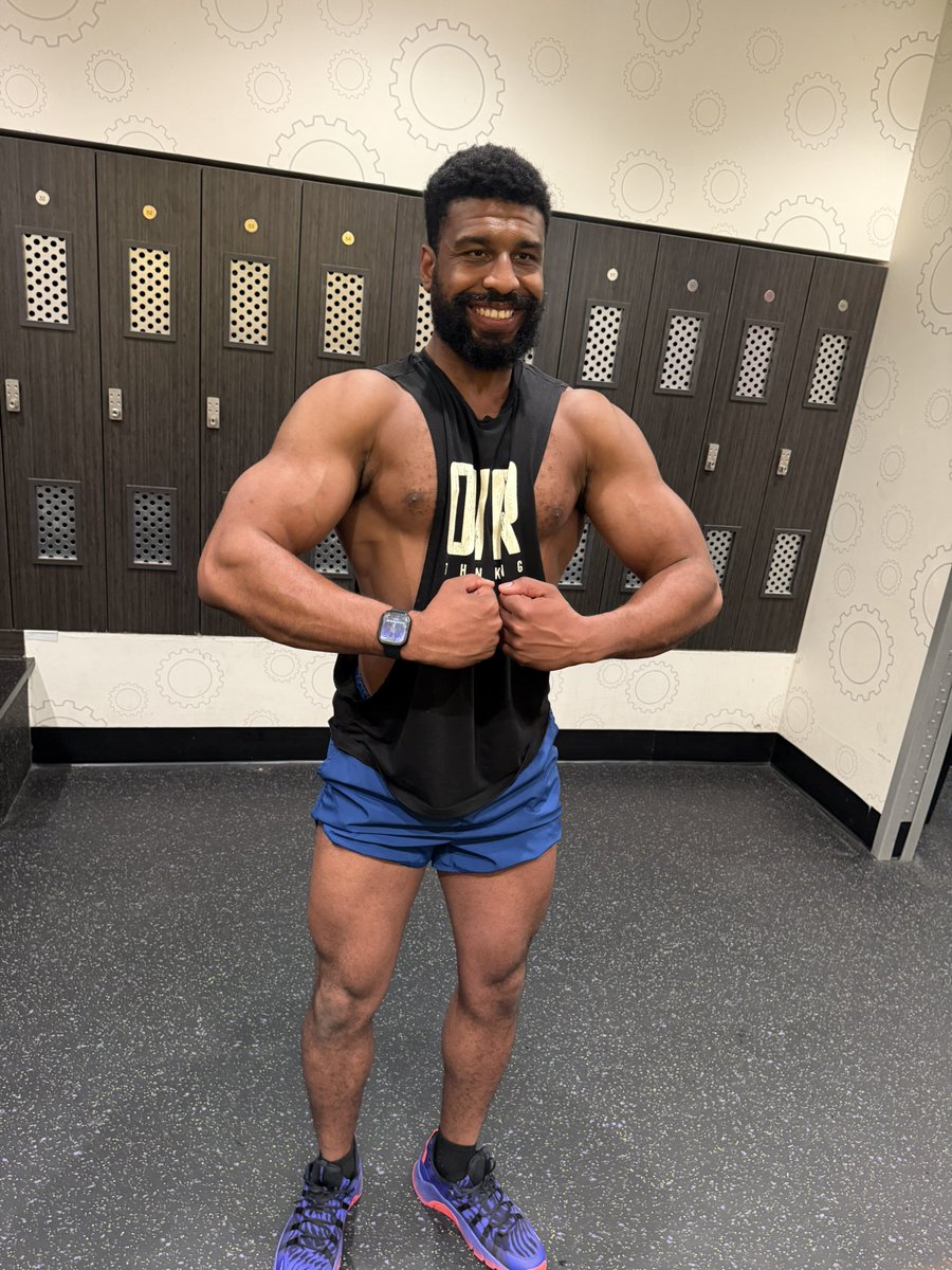 Freakzelly's tweet photo. Hopefully, my legs have gotten bigger since July 22,2025 #LegDay #LegGains #LegProgress #QuadGains #BiggerLegs πͺπ₯ https://t.co/z58JducrdS