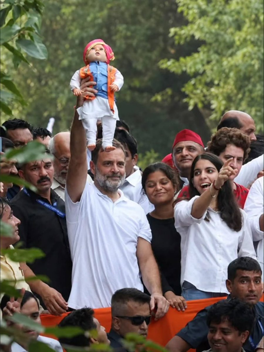 TikaRamJullyINC's tweet photo. हिंदुस्तान सड़कों पर आया है और गद्दारों को खुलकर बताया ...

हम लड़ेंगे और जीतेंगे! हम झुकेंगे नहीं, न ही सच्चाई की आवाज को दबने देंगे। लोकतंत्र की रक्षा की हमारी लड़ाई जारी रहेगी!

#SaveDemocracy #ChaloDilli ✊🇮🇳 https://t.co/KfcvPRhik8