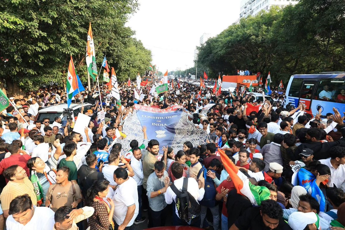 TikaRamJullyINC's tweet photo. हिंदुस्तान सड़कों पर आया है और गद्दारों को खुलकर बताया ...

हम लड़ेंगे और जीतेंगे! हम झुकेंगे नहीं, न ही सच्चाई की आवाज को दबने देंगे। लोकतंत्र की रक्षा की हमारी लड़ाई जारी रहेगी!

#SaveDemocracy #ChaloDilli ✊🇮🇳 https://t.co/KfcvPRhik8