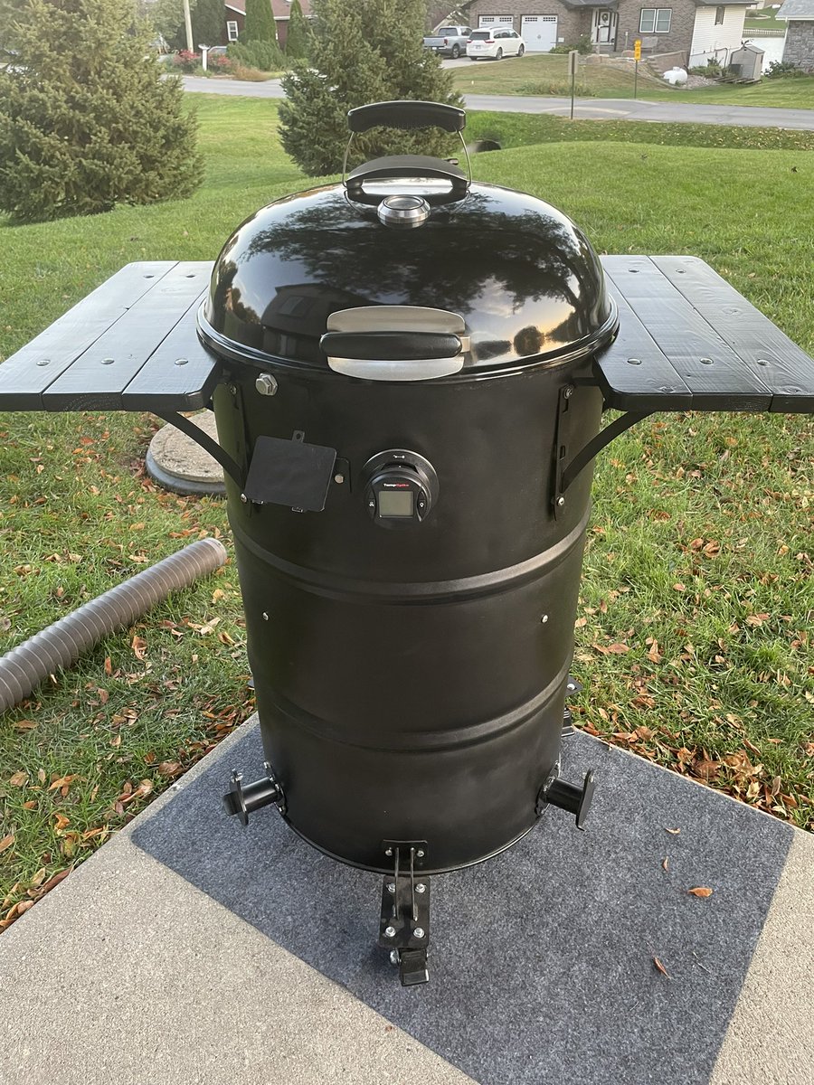 ZBeister's tweet photo. No wrap baby backs on the UDS. https://t.co/ftqKSFKoi3