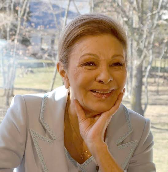 MIGAbaPahlavi's tweet photo. 💎 نام‌هایی هستن که فراتر از تاریخ، در جان و قلب یک ملت حک شده‌ان... ✨☀️🕊️
زادروزتان همایون، عُلیاحضرت #شهبانو_فرح_پهلوی؛ ✨
به امید روزی که لبخند باشکوهتان، آیینهٔ تمام‌نمایِ یک ایران آباد، آزاد و شاد باشد. 🤍🌱

👑🦁
#فرح_پهلوی
#جاویدشاه https://t.co/KhE5W3pL8L