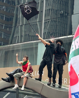 0C0RV0's tweet photo. Anarquistas pró governo. Sim é isso mesmo, você não entendeu errado https://t.co/sFBeGgxaCr