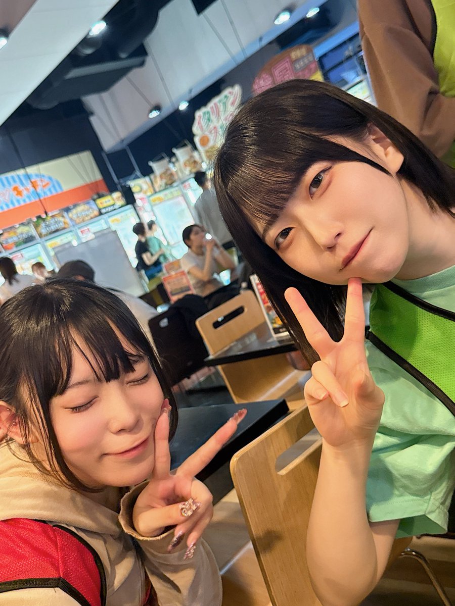 seyapidayo's tweet photo. みんなかあいいね〜(*´ω｀*)
遠くからみかげ盗撮してたらバレた...

#新世界ギルドール https://t.co/QvWT0Hu0rH
