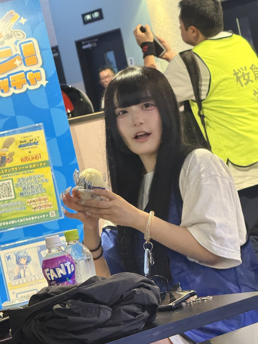 seyapidayo's tweet photo. みんなかあいいね〜(*´ω｀*)
遠くからみかげ盗撮してたらバレた...

#新世界ギルドール https://t.co/QvWT0Hu0rH