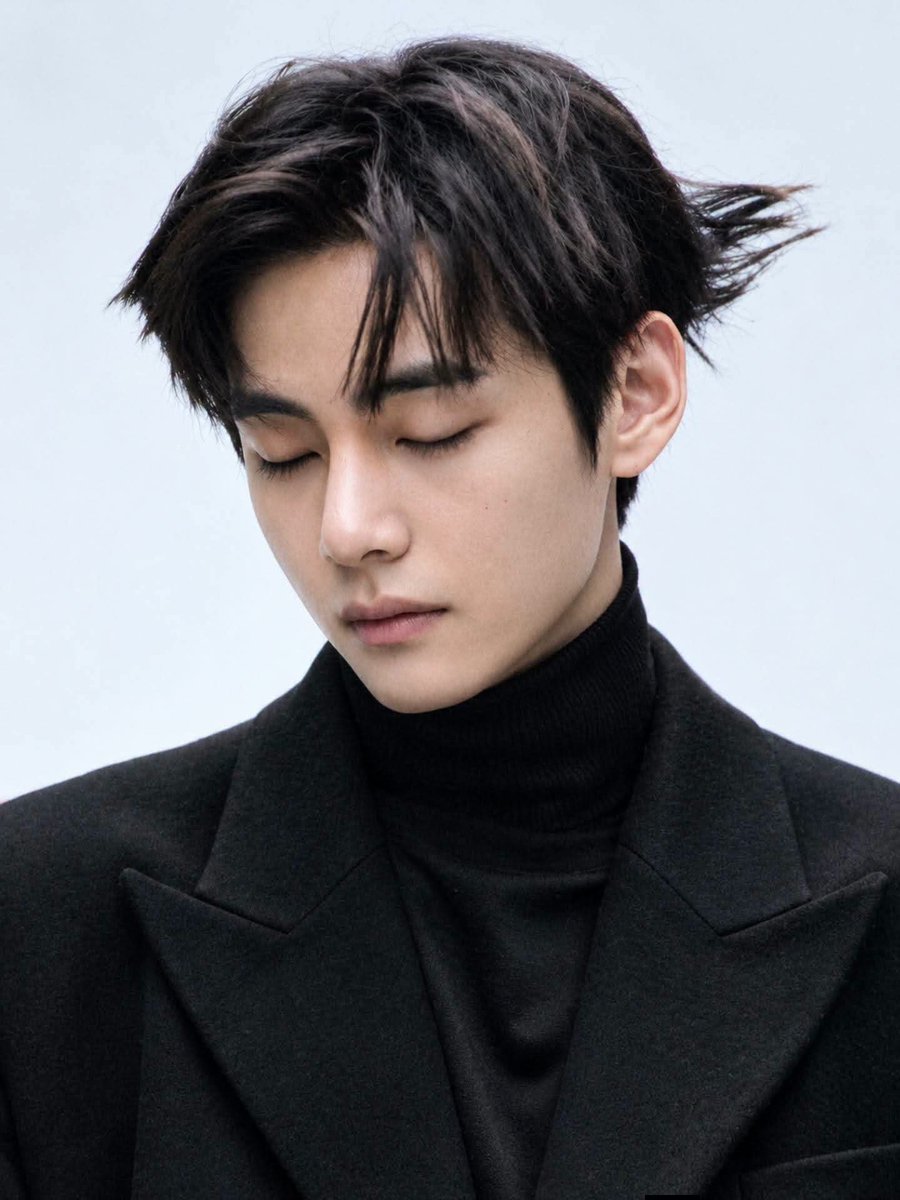__BTS_V95's tweet photo. 🖤 V for D’FESTA: THE ORIGIN. He looks perfect in black! 🔥✨💜 https://t.co/e7xj72Q91G