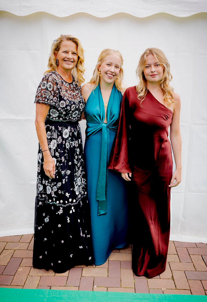 royalchildren_'s tweet photo. #PrincessMabel #CountessLuana and #CountessZaria of Orange-Nassau attend the Amsterdam Diner fundraiser event of the Aids Foundation as part of AFAS Live, in Amsterdam, Netherlands 🍽️ -June 13th 2026.
.
📷 : Patrick van Katwijk/@GettyImages https://t.co/HW5HKu6ZL7