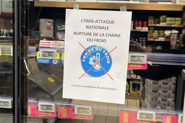 ObsDelphi's tweet photo. 🇫🇷La cyberattaque de ce lundi doit créer une prise de conscience collective en France.

On ne peut pas continuer à encaisser ces cyberattaques tout en accusant le gouvernement et l'État de ne pas être à la hauteur.

Lorsqu'il s'agit des services de l'État, il est normal que cela soit de leur responsabilité mais ici, il semblerait que les vulnérabilités exploitées étaient publiques depuis plusieurs semaines et qu'il aurait suffit de simples mises à jour des équipements pour éviter la catastrophe.

Outre le fait que les responsables de la sécurité de ces entreprises passent la pire journée de leur vie, il faut développer une prise de conscience à l'échelle nationale de ce qui est en train de se jouer. Ce type de cyberattaque arrivera à nouveau, dans d'autres secteurs, c'est une certitude.

Les Français doivent apprendre à créer une résilience nationale 🇫🇷 face à ce type d'attaques. Les entreprises doivent être sensibilisées et prendre les risques au sérieux en redoublant les vérifications. Ce n'est pas à l'État de vérifier les mises à jour des réfrigérateurs des grandes surfaces.

Chacun, à son échelle, doit avoir conscience du risque de cyberattaque et surtout des conséquences catastrophiques qu'elles peuvent avoir. Parce que, on le voit bien aujourd'hui, les entreprises perdent des millions mais, surtout, la population fait face soudainement à une pénurie alimentaire (je grossis le trait mais vous avez compris).

Inspirons-nous des modèles taïwanais et finlandais en matière de résilience national, nous avons beaucoup à apprendre. La France a beaucoup d'ennemis qui veulent déstabiliser notre pays.

Nous ne sommes plus en paix.