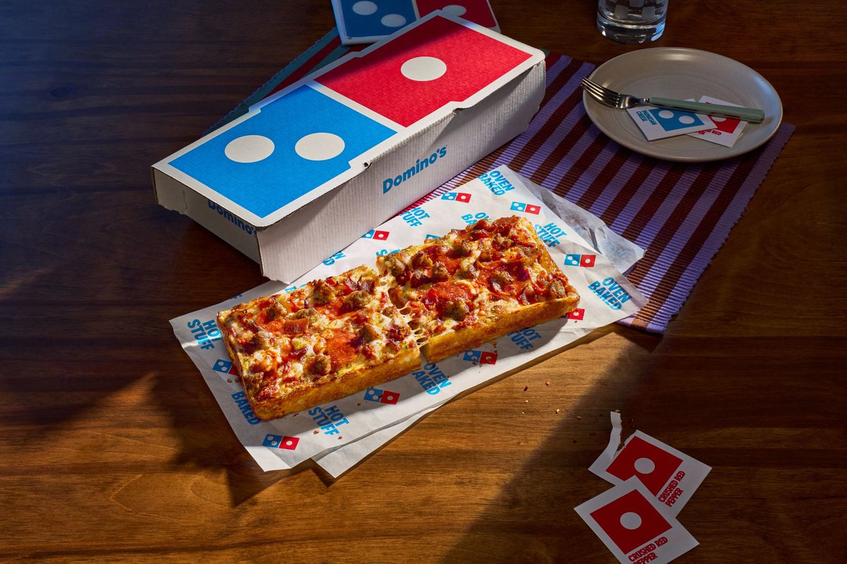 Wario64's tweet photo. Domino 3-topping 10" x 4" personal pizza is $1 w/ code DOLLARDOMINO at Domino's Pizza https://t.co/MVZslnQfCD https://t.co/UxePuCoea0