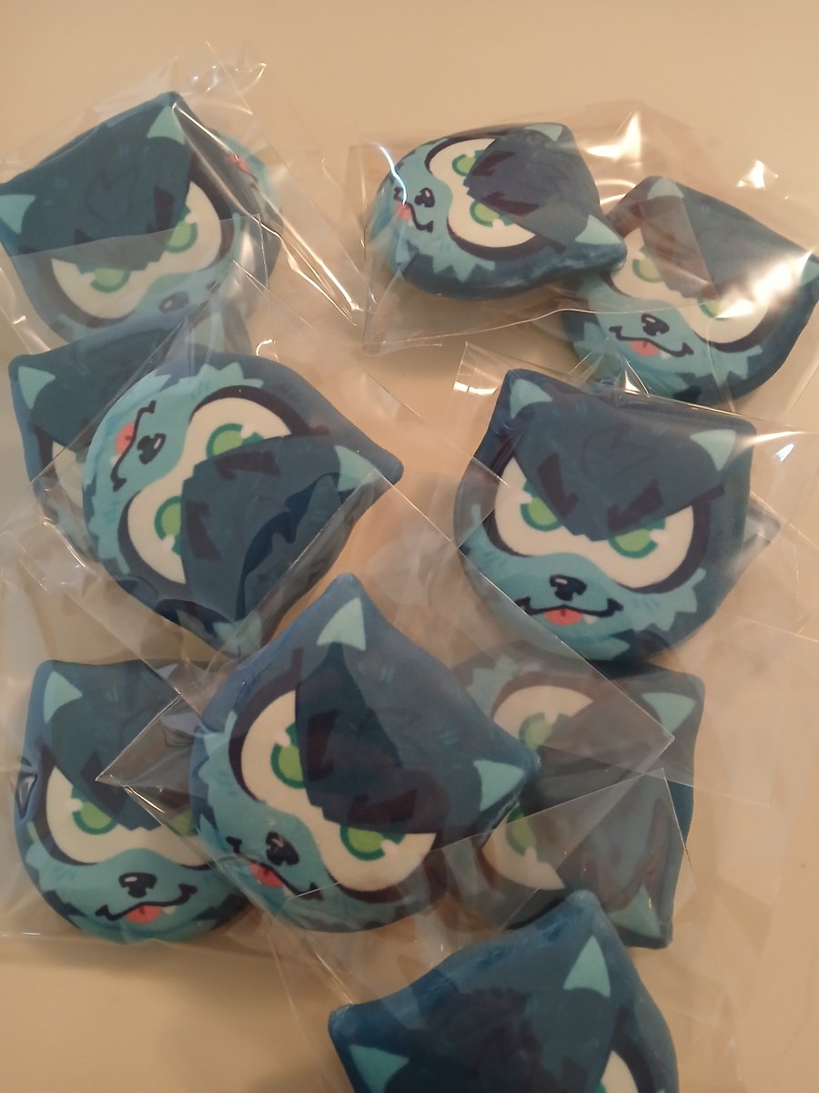 Lp0stAlt's tweet photo. The plush buttons are here, which means I get to spend the next day or two packing every order. 

I'll list the in stock buttons in a day or two once every preorder is packed and shipped. https://t.co/pgqVxH2jwi