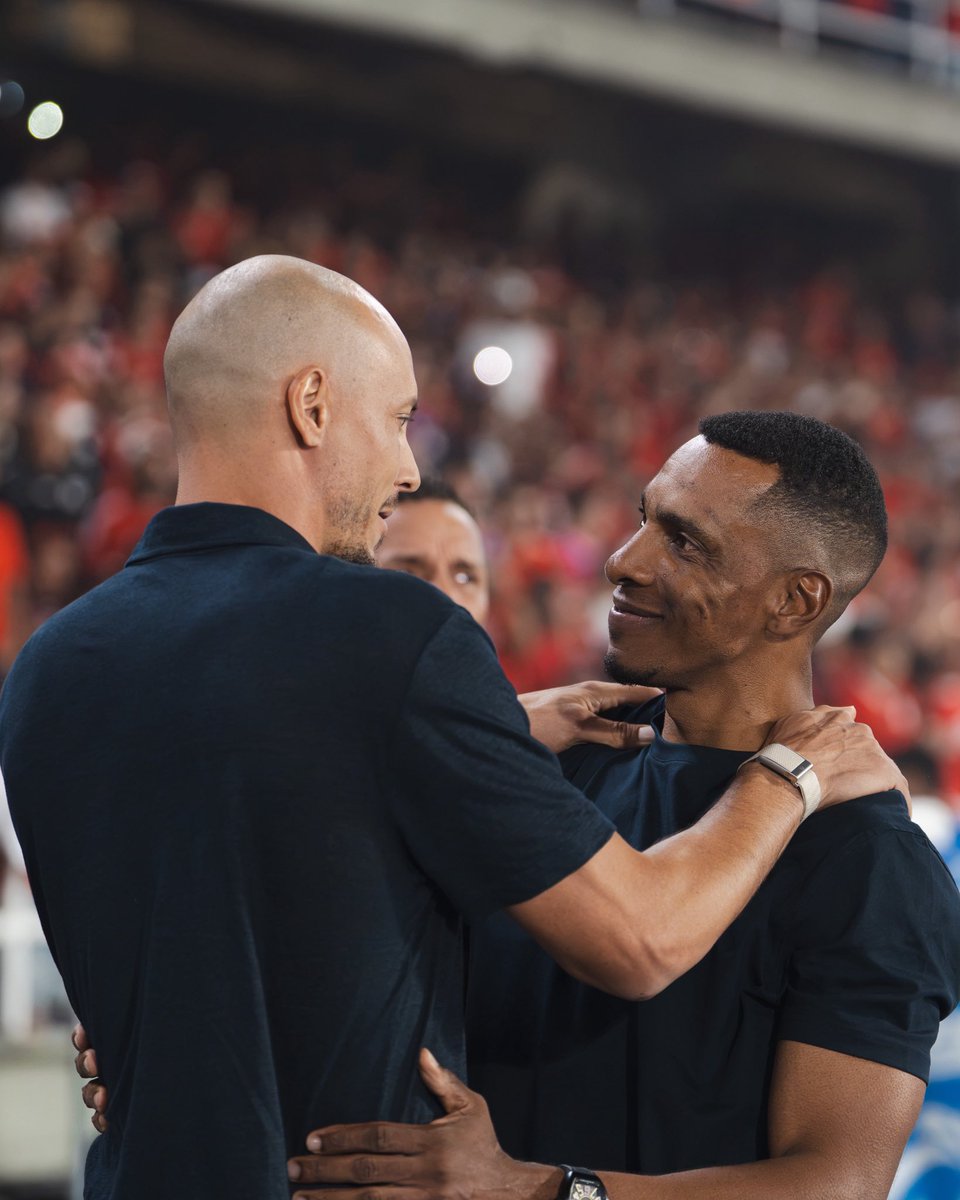 DIM_Oficial's tweet photo. 🥺❤️💙🫀 https://t.co/mDX1BKJ4Fy