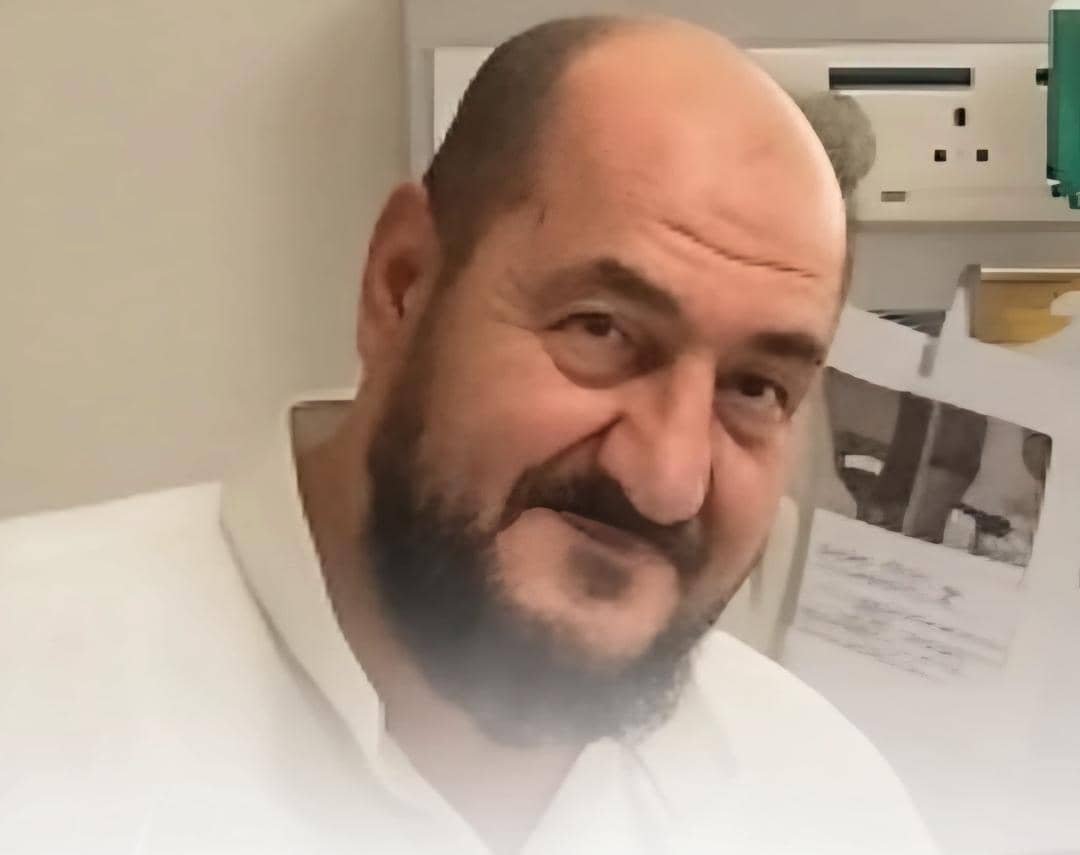 K2026SS's tweet photo. من ينجو من صواريخ إسرائيل من أبناء غزة، تطارده صواريخ الحوثيين!
وجهان لعملة واحدة؛ قتلة ومفسدون في الأرض، وإن اختلفت الشعارات والجهات، فالنتيجة واحدة: مزيد من الموت والدمار ومعاناة الأبرياء.
الشهيد طلال الضاني من غزة استشهد إثر الاعتداء على مطار الأمير خالد وهو ذاهب لاداء العمرة https://t.co/djhKjxqBmY