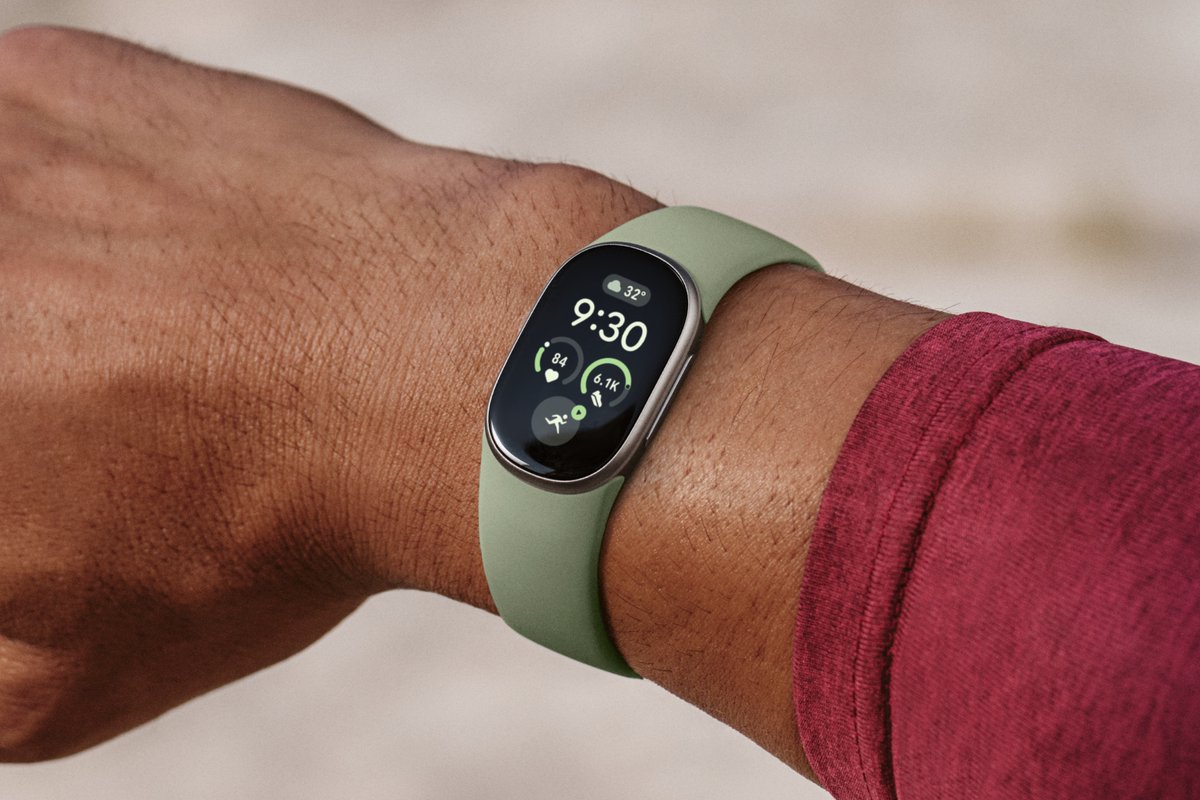 raywongy's tweet photo. Google just announced the Fitbit Edge. The $180 wearable sits between a Fitbit Air and Pixel Watch 5. You could also consider a successor to the Fitbit Charge 6. Pre-orders start today. Available on 10/27.   

It has a 1.34" OLED screen, but not any built-in mics or speakers so you can't take calls on it. But you can see the time, notifications from your phone, send quick replies, get GPS map routes, and other basic stuff like music controls  

• 11.5mm thick 
• 64MB of storage 
• 7 days of battery life  
• Uses same charger as Fitbit Air 
• IP68 water and dust resistant  
• Google says it's 45% lighter than an Apple Watch Series 12  

Comes in four colors (Fog, Canyon, Olive, and Obsidian). Stephen Curry special edition will have the same sweat-wicking orange/rye band as Fitbit Air/Pixel Watch 5 special editions. It'll also cost extra at $220.  

Easily switch between a Fitbit Air, Fitbit Edge, and Pixel Watch 5 for sleep, health, and fitness tracking. All three sync to the Google Health app

Read my write-up: https://t.co/dbafoHbLfE