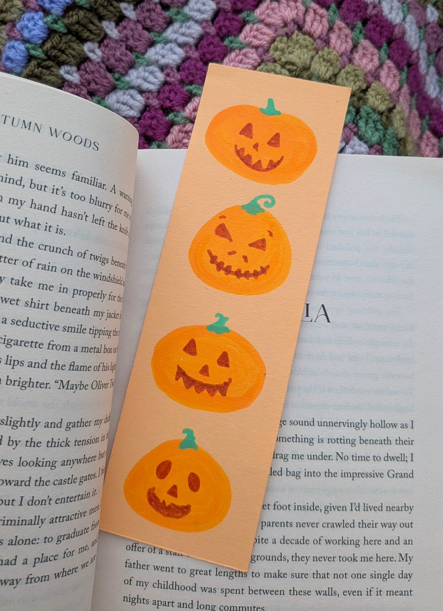 scarcelyimagine's tweet photo. my current read and my bookmark 🎃 https://t.co/mUsv07yknV
