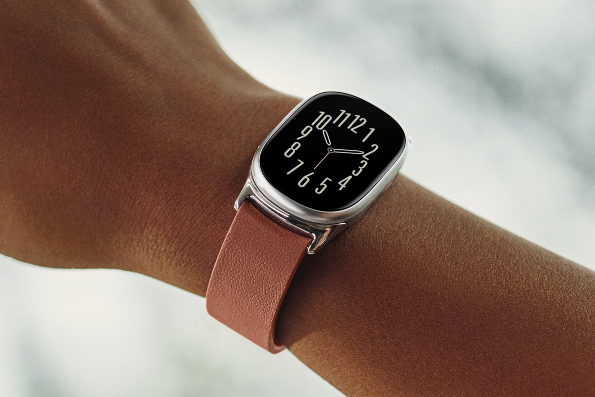 raywongy's tweet photo. Google just announced the Fitbit Edge. The $180 wearable sits between a Fitbit Air and Pixel Watch 5. You could also consider a successor to the Fitbit Charge 6. Pre-orders start today. Available on 10/27.   

It has a 1.34" OLED screen, but not any built-in mics or speakers so you can't take calls on it. But you can see the time, notifications from your phone, send quick replies, get GPS map routes, and other basic stuff like music controls  

• 11.5mm thick 
• 64MB of storage 
• 7 days of battery life  
• Uses same charger as Fitbit Air 
• IP68 water and dust resistant  
• Google says it's 45% lighter than an Apple Watch Series 12  

Comes in four colors (Fog, Canyon, Olive, and Obsidian). Stephen Curry special edition will have the same sweat-wicking orange/rye band as Fitbit Air/Pixel Watch 5 special editions. It'll also cost extra at $220.  

Easily switch between a Fitbit Air, Fitbit Edge, and Pixel Watch 5 for sleep, health, and fitness tracking. All three sync to the Google Health app

Read my write-up: https://t.co/dbafoHbLfE