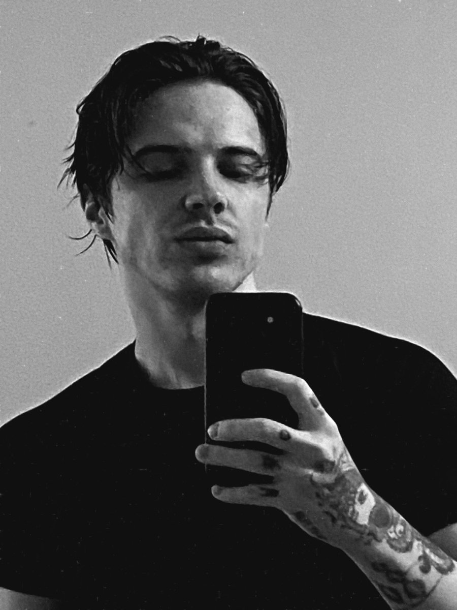 0xsabphire's tweet photo. GM 🖤 https://t.co/dD5NSwIG71