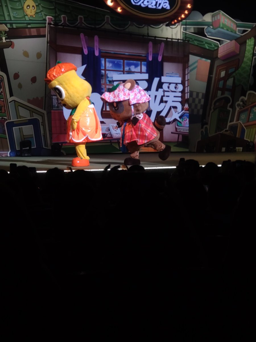 takoiscrazy's tweet photo. サソリのポーズと坊っちゃん列車のポーズ https://t.co/xmsuVDl6LV