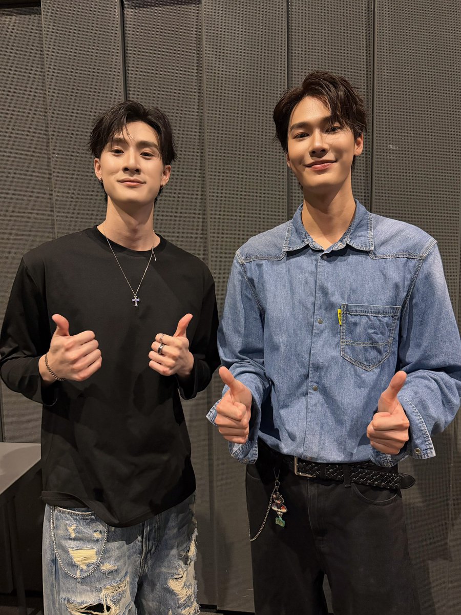 GmmtvShop's tweet photo. ดิว - ธี ขอบคุณทุกคนที่มาร่วมกิจกรรม Fan Sign ในงาน GMMTV FANIVAL 2026 : Happy Family ของพวกเราในวันนี้นะครับ

@dew_jsu @vitheepanich

#GMMTVFANIVAL2026HappyFamilyxDT
#GMMTV https://t.co/4hWoe3IDLE